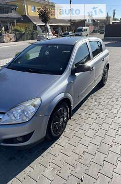 Хетчбек Opel Astra 2009 в Полонному