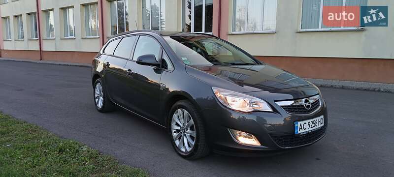 Opel Astra 2012