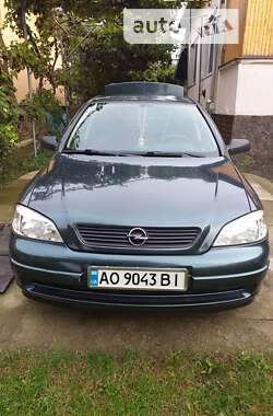 Седан Opel Astra 2004 в Ужгороді