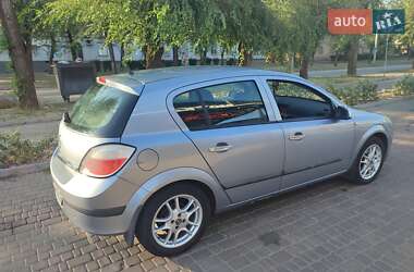 Хэтчбек Opel Astra 2006 в 