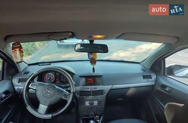 Хэтчбек Opel Astra 2006 в 