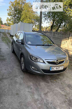 Універсал Opel Astra 2011 в Львові