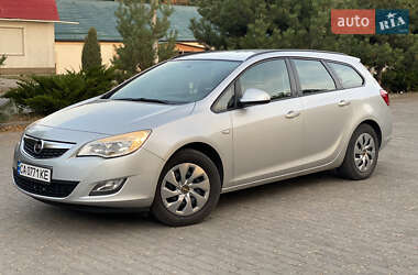 Универсал Opel Astra 2012 в Каменке