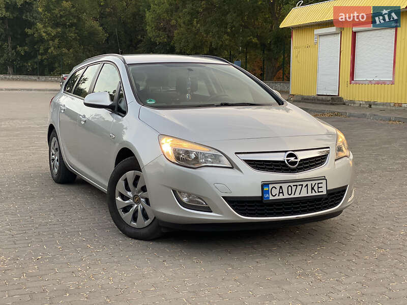 Универсал Opel Astra 2012 в Каменке