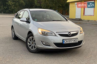 Универсал Opel Astra 2012 в Каменке