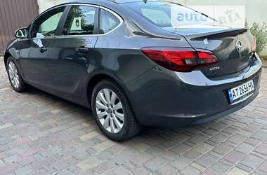 Седан Opel Astra 2014 в Ивано-Франковске