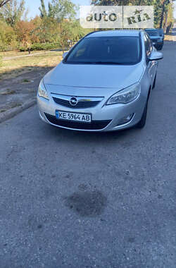 Універсал Opel Astra 2011 в Кривому Розі