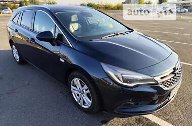 Универсал Opel Astra 2017 в Киеве