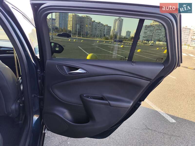 Универсал Opel Astra 2017 в Киеве
