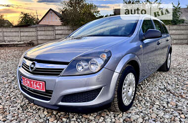 Универсал Opel Astra 2010 в Луцке