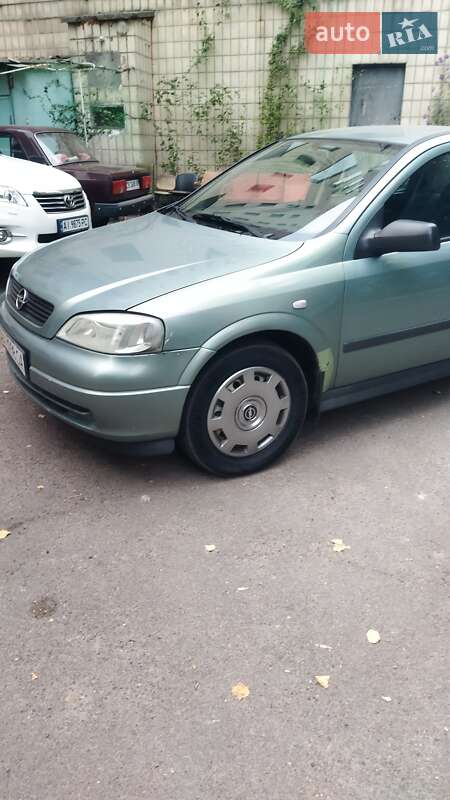 Седан Opel Astra 2006 в Киеве