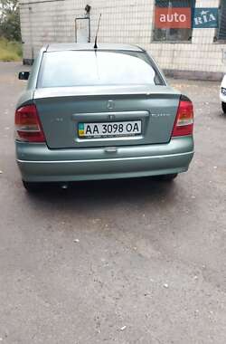 Седан Opel Astra 2006 в Киеве