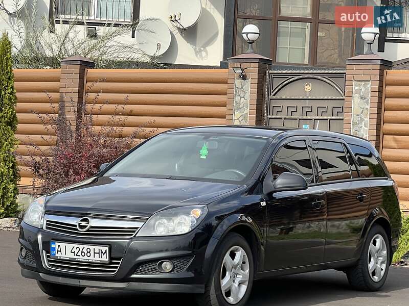 Универсал Opel Astra 2013 в Киеве