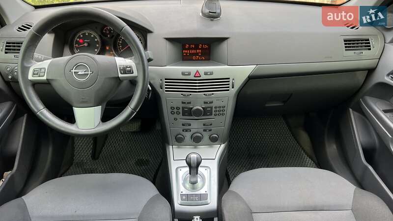 Универсал Opel Astra 2013 в Киеве