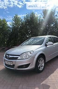 Універсал Opel Astra 2010 в Рівному