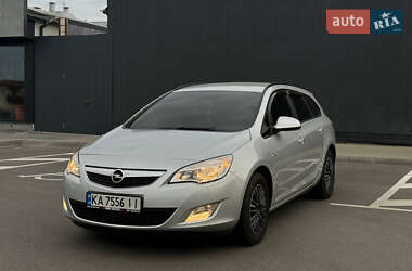 Универсал Opel Astra 2011 в 