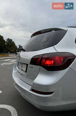 Универсал Opel Astra 2011 в 