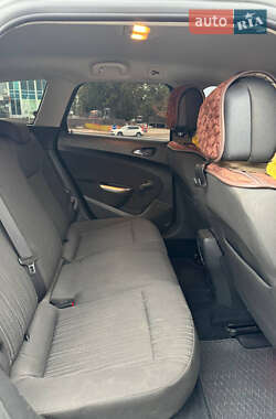 Универсал Opel Astra 2011 в 