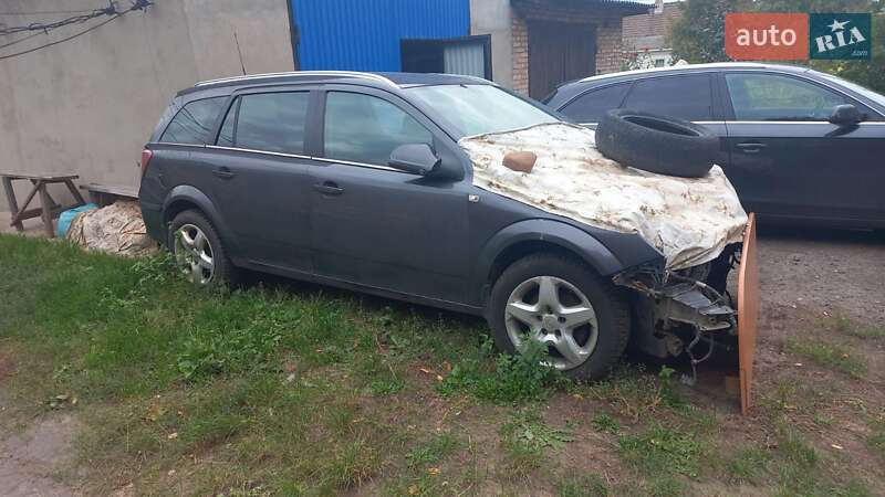 Универсал Opel Astra 2010 в Нововолынске