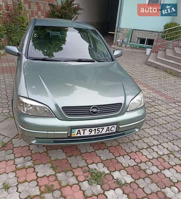 Седан Opel Astra 2006 в Івано-Франківську