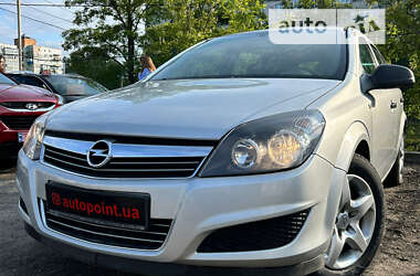 Універсал Opel Astra 2010 в Сумах