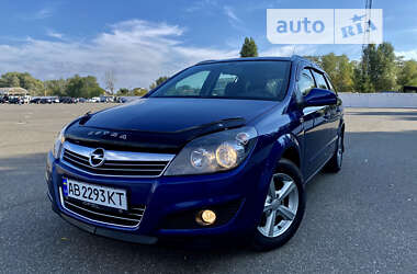 Универсал Opel Astra 2011 в Киеве