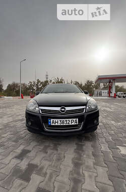 Седан Opel Astra 2013 в Кривому Розі