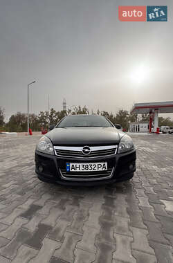 Седан Opel Astra 2013 в 