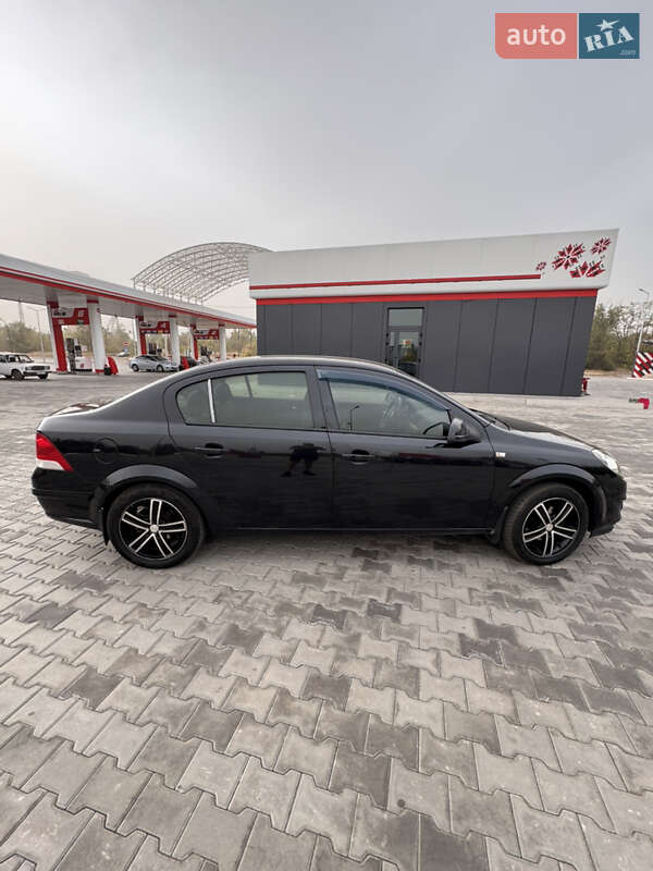 Седан Opel Astra 2013 в Кривому Розі