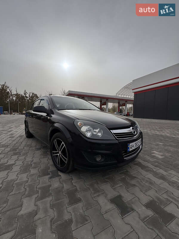 Седан Opel Astra 2013 в Кривому Розі