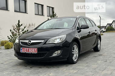 Універсал Opel Astra 2011 в Луцьку