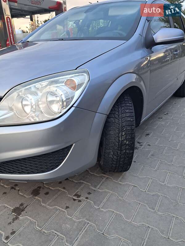 Универсал Opel Astra 2008 в Виньковцах