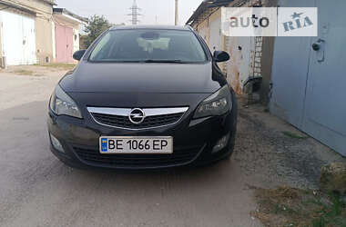 Універсал Opel Astra 2011 в Миколаєві