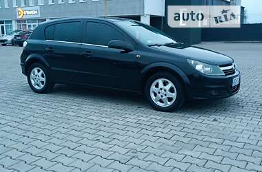 Хэтчбек Opel Astra 2004 в Хусте