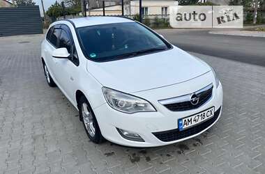 Універсал Opel Astra 2011 в Житомирі