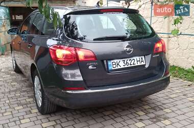 Універсал Opel Astra 2014 в Здолбуніві