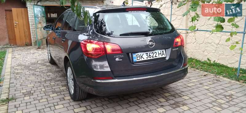 Универсал Opel Astra 2014 в Здолбунове