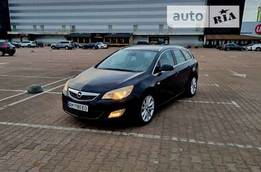 Універсал Opel Astra 2011 в Житомирі