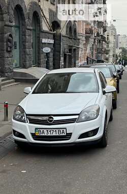 Хэтчбек Opel Astra 2012 в Киеве