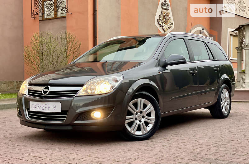 Універсал Opel Astra 2010 в Стрию