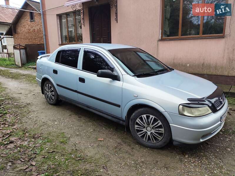 Седан Opel Astra 2004 в Снятине