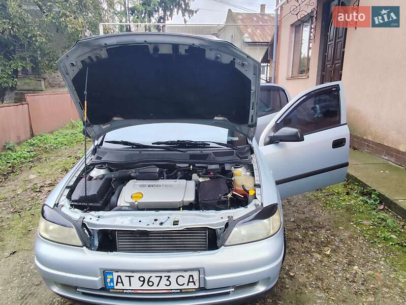 Седан Opel Astra 2004 в Снятине