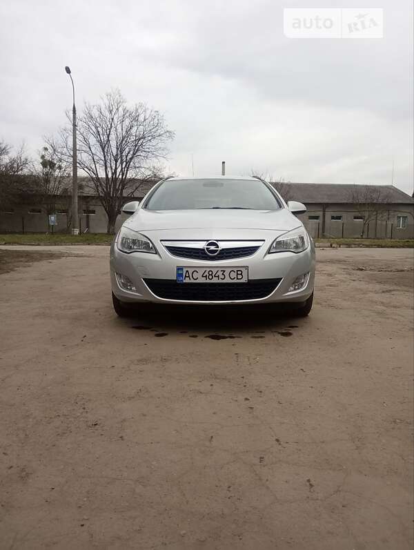 Opel Astra 2012