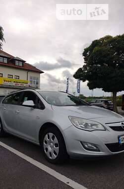 Универсал Opel Astra 2012 в Житомире