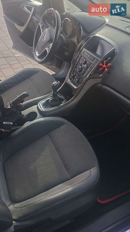 Хэтчбек Opel Astra 2012 в Каменец-Подольском