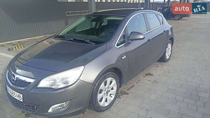 Хэтчбек Opel Astra 2012 в Каменец-Подольском