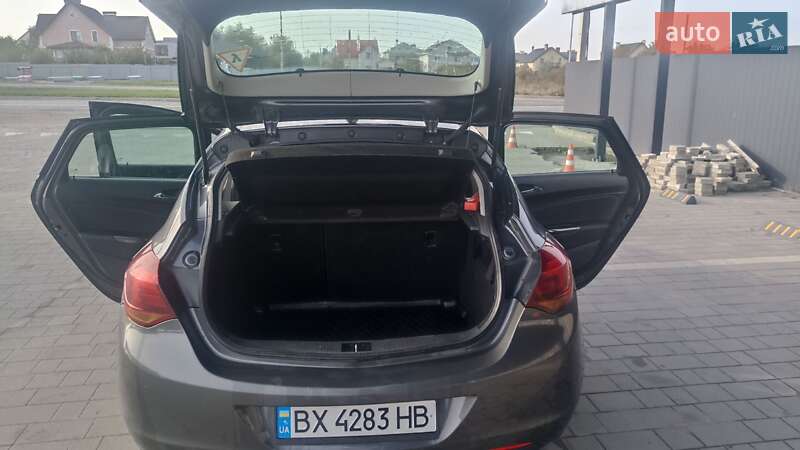 Хэтчбек Opel Astra 2012 в Каменец-Подольском