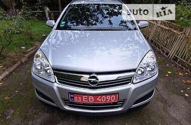 Універсал Opel Astra 2009 в Луцьку