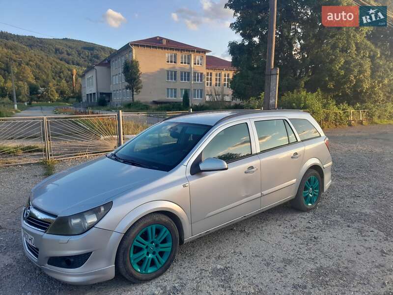 Универсал Opel Astra 2005 в Надворной