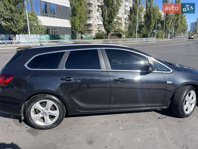 Универсал Opel Astra 2012 в Киеве